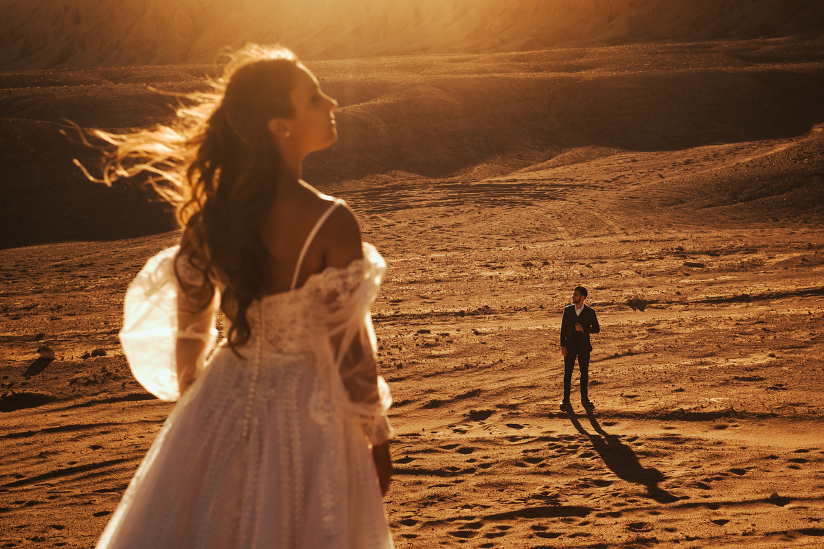 Ensaio de Noivos no Deserto do Atacama em San Pietro, Chile.