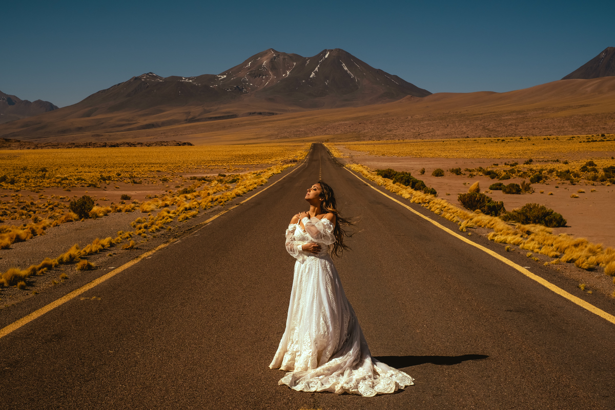 Ensaio de Noivos no Deserto do Atacama em San Pietro, Chile.