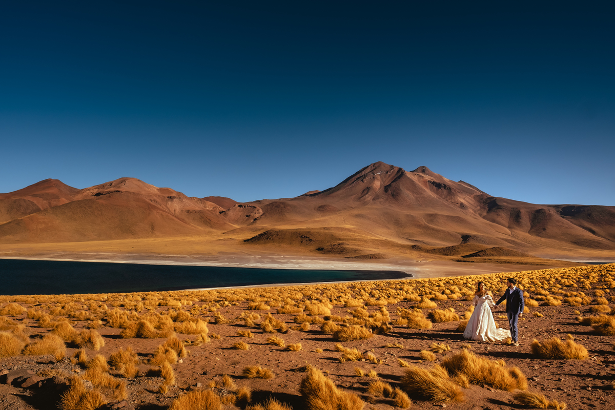 Ensaio de Noivos no Deserto do Atacama em San Pietro, Chile.