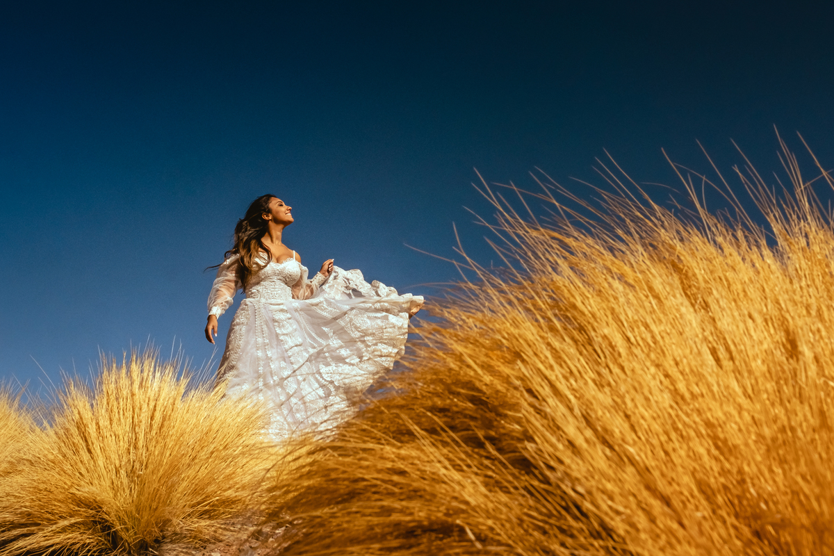Ensaio de Noivos no Deserto do Atacama em San Pietro, Chile.