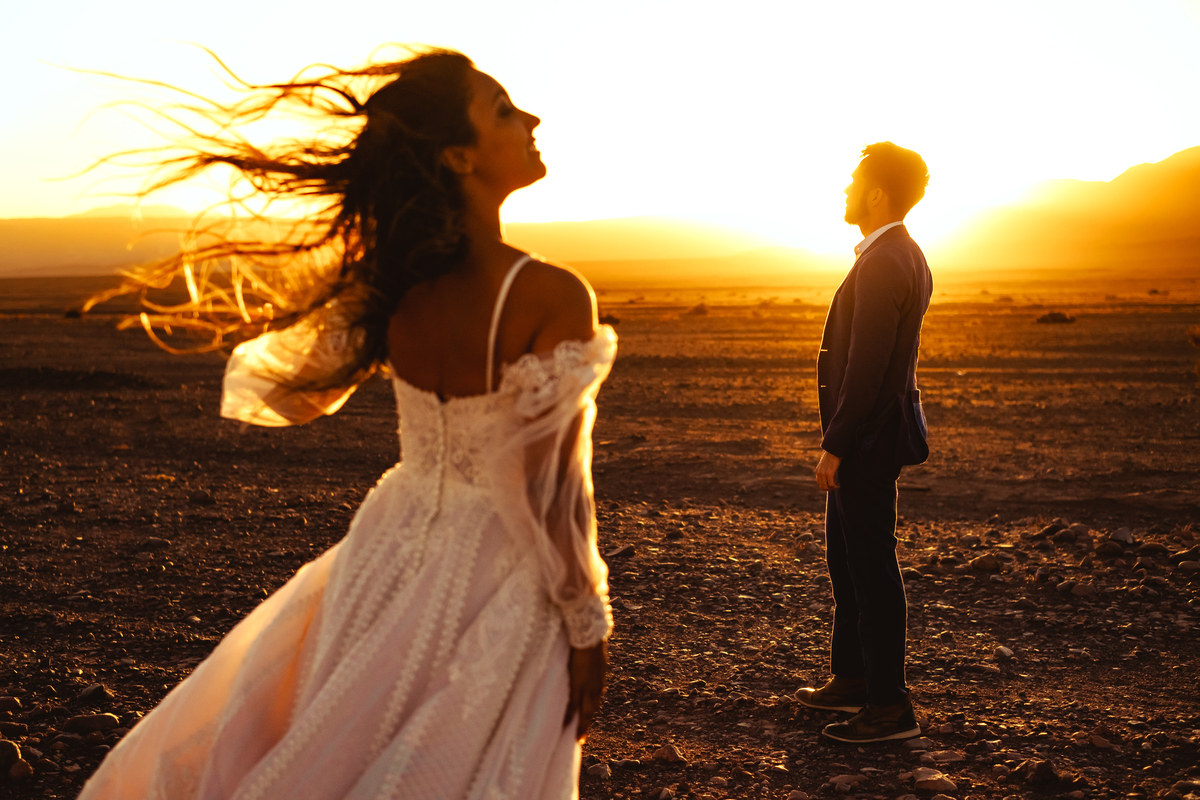 Ensaio de Noivos no Deserto do Atacama em San Pietro, Chile.