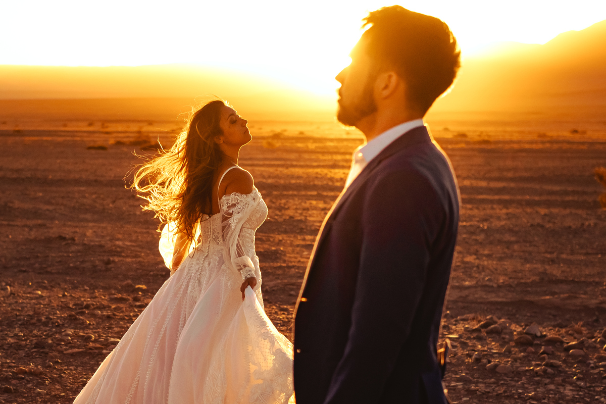 Ensaio de Noivos no Deserto do Atacama em San Pietro, Chile.