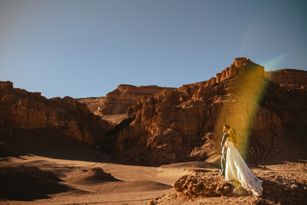 Ensaio de Noivos no Deserto do Atacama em San Pietro, Chile.