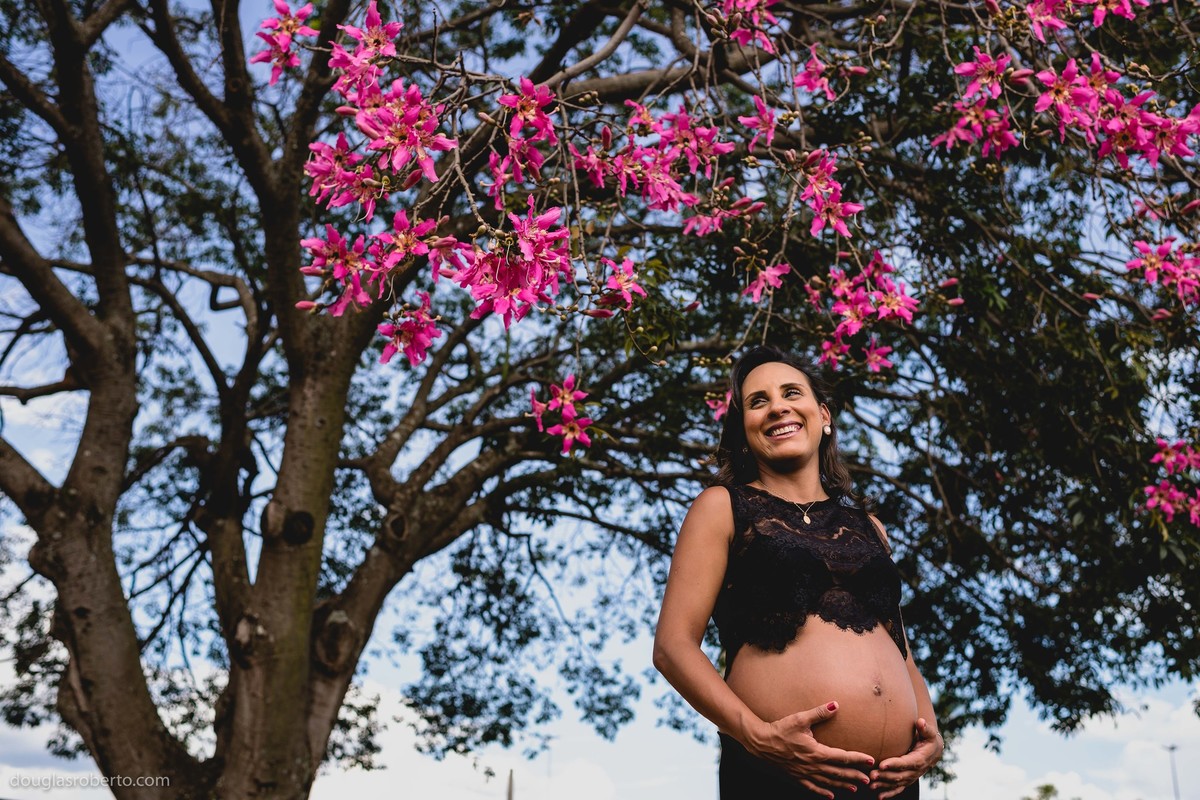 gestante com flores
