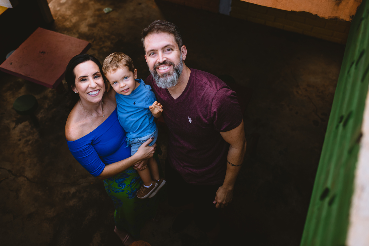 pais brincando com o filho