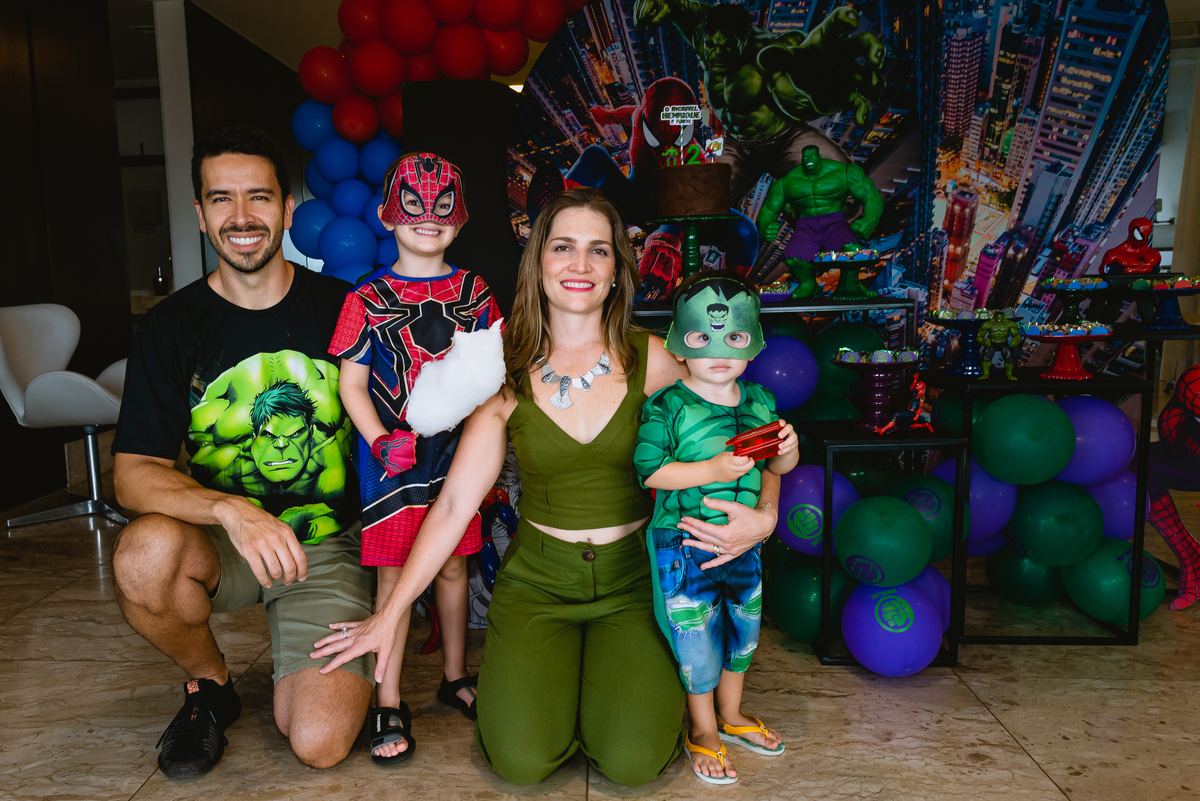 crianças fantasiada de liga da justiça 