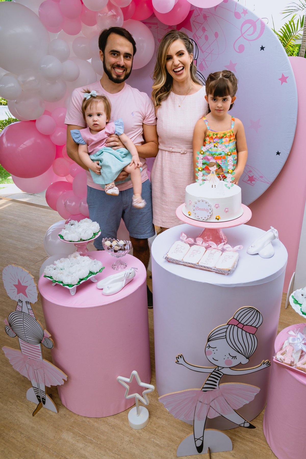 manina linda na festa de bailarina