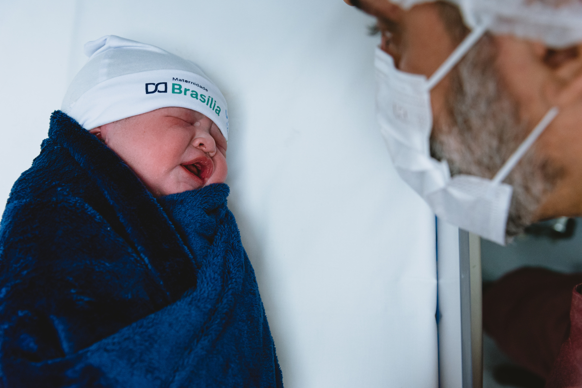 pai vendo a filha que acho de nascer 