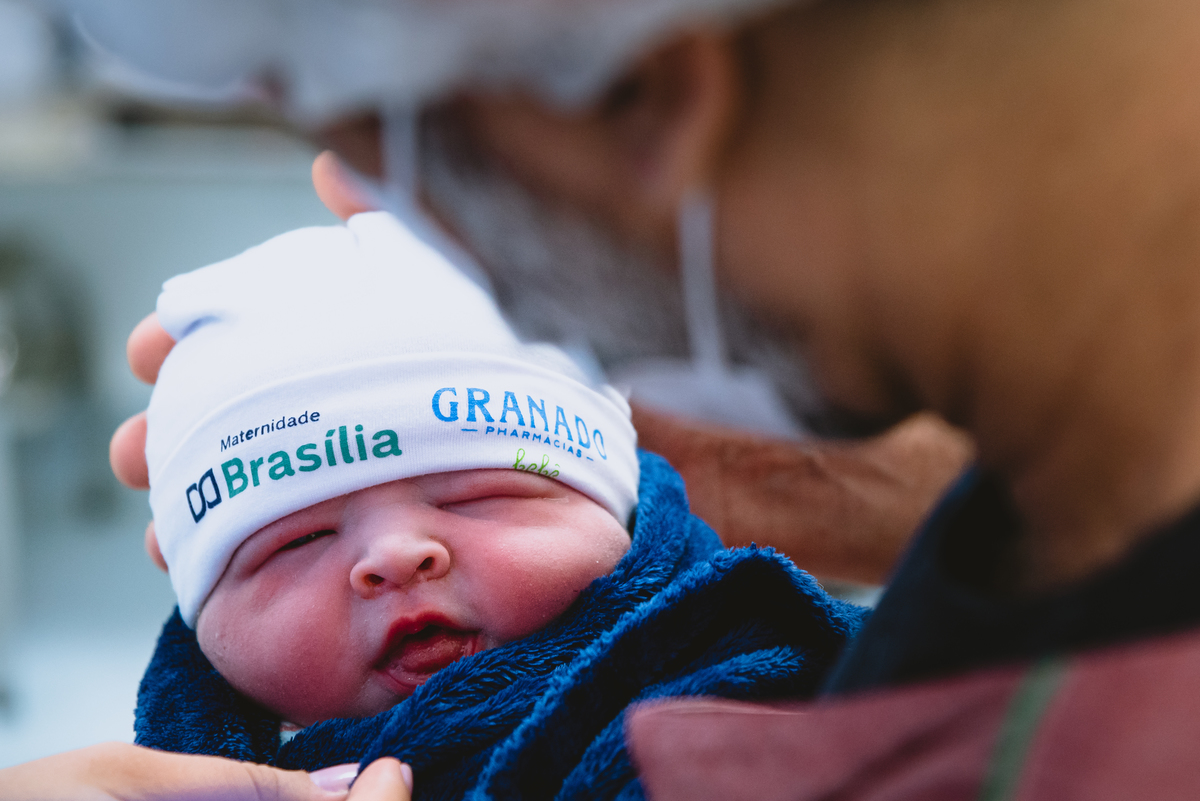 pai vendo a filha que acho de nascer 