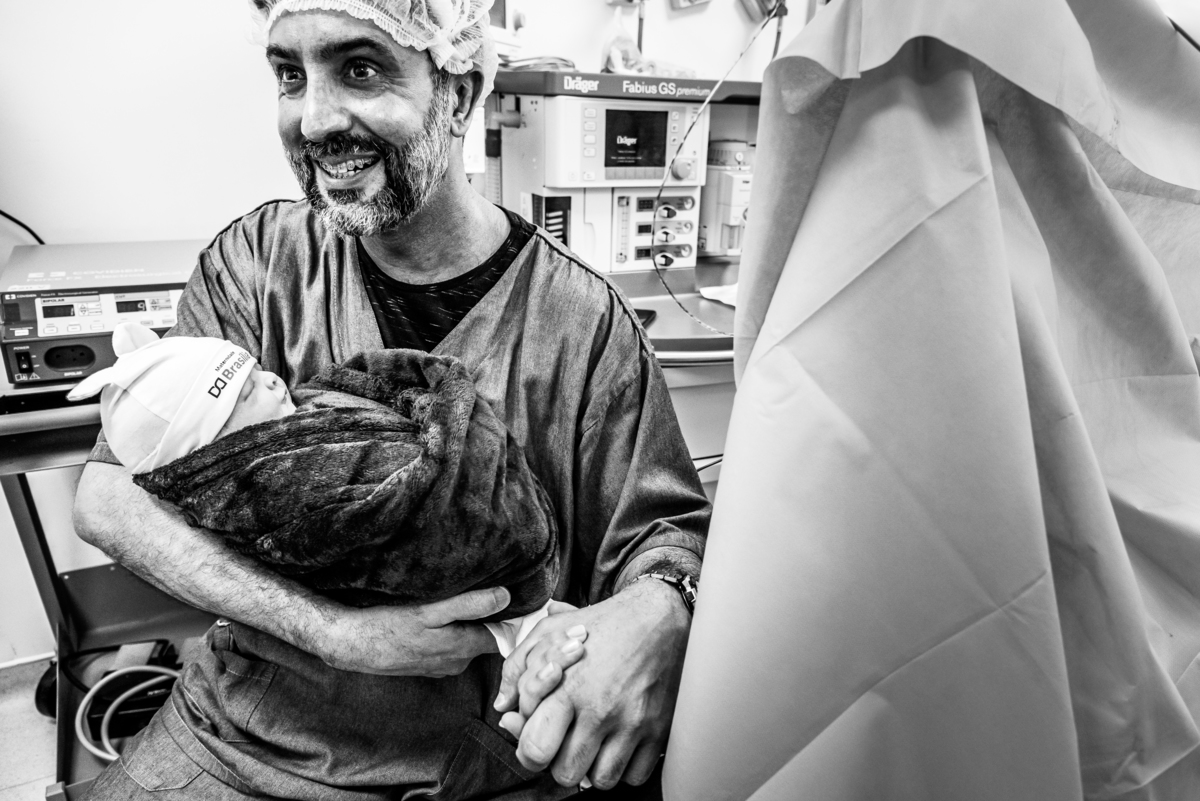 pai vendo a filha que acho de nascer 