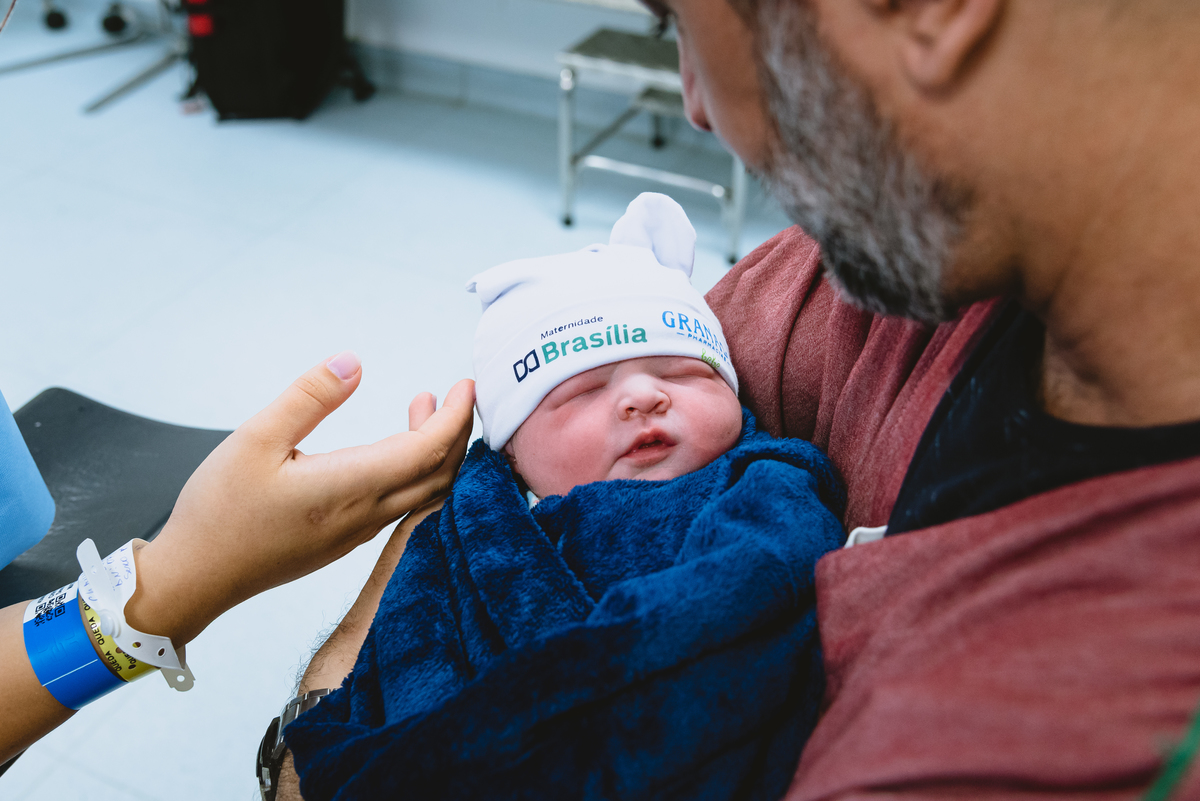 pai vendo a filha que acho de nascer 