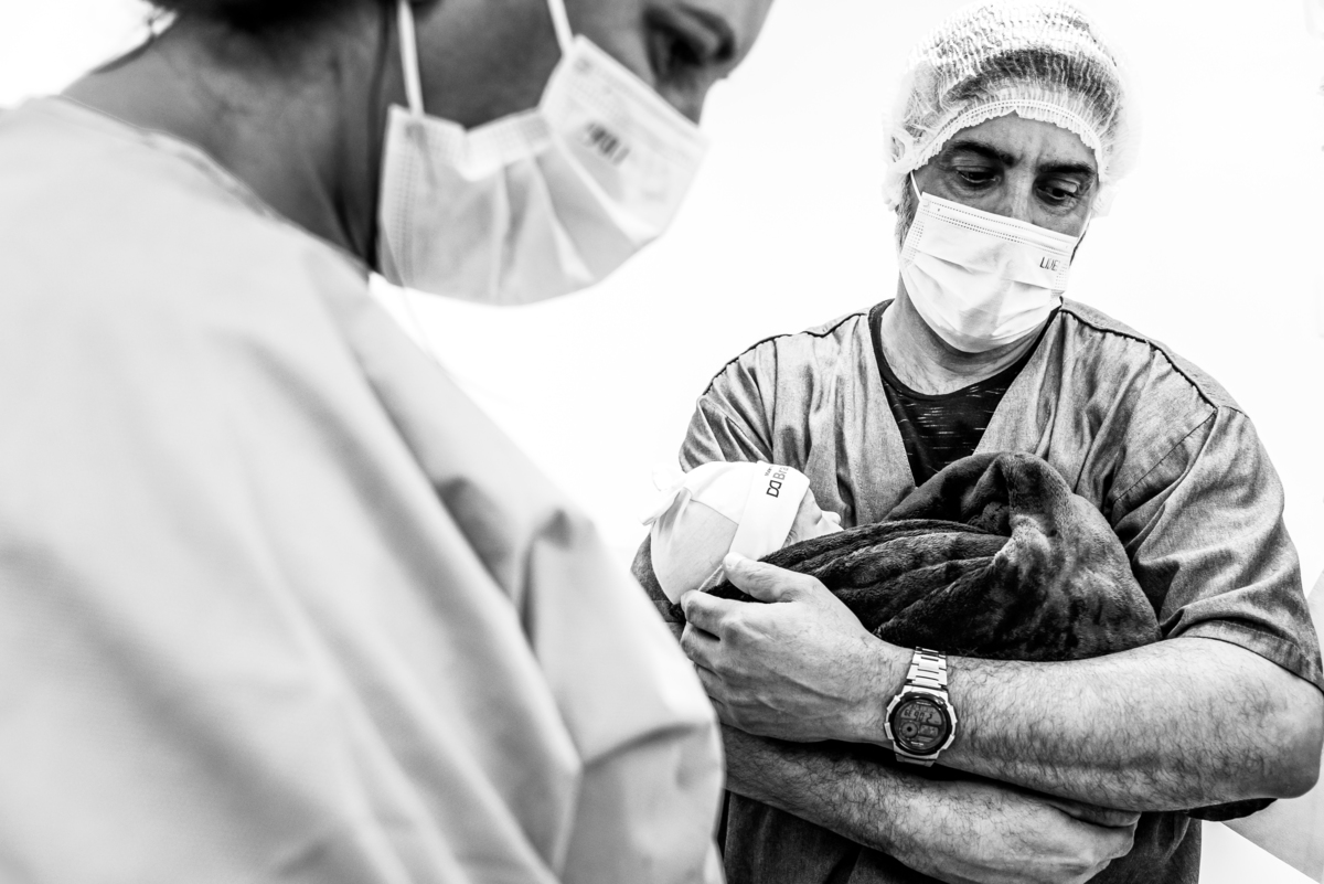 pai vendo a filha que acho de nascer 