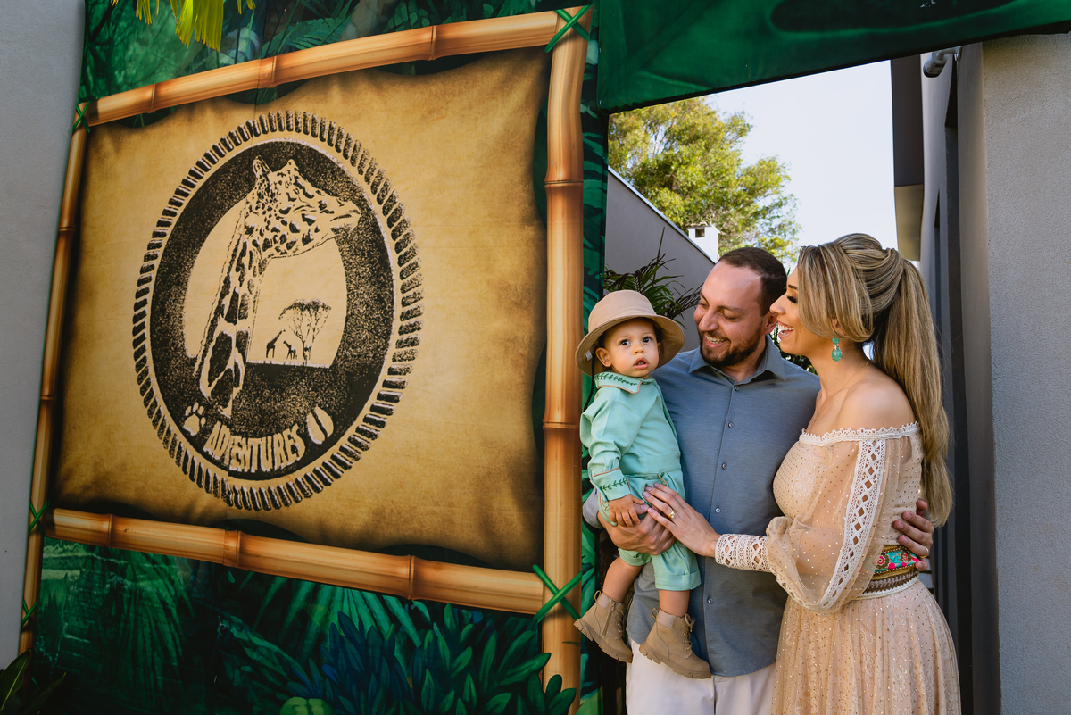 pai e mãe com o filho