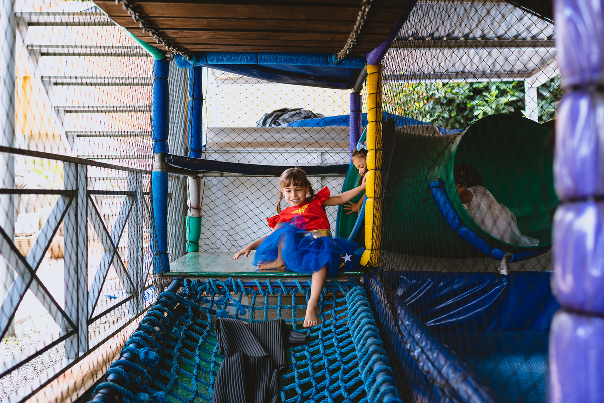 menina de mulher maravilha 