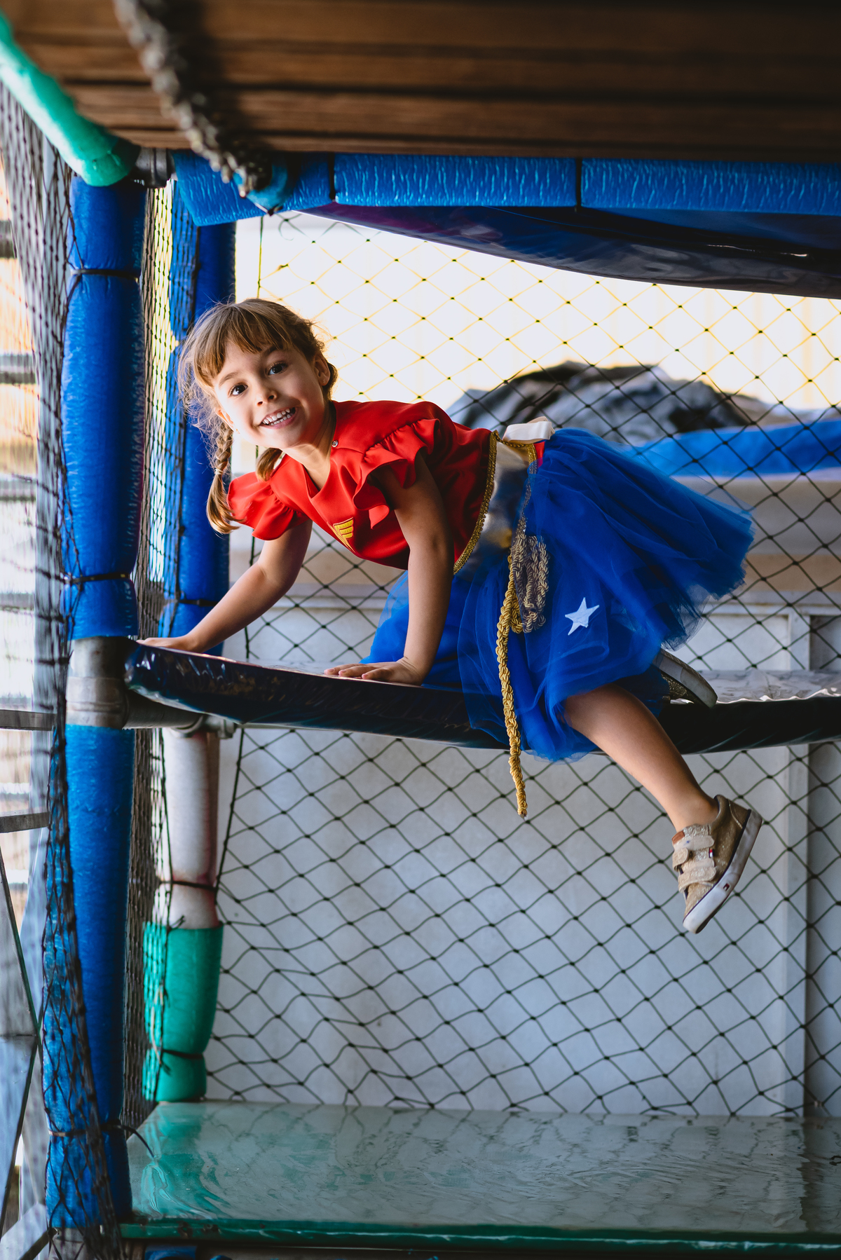 menina de mulher maravilha 