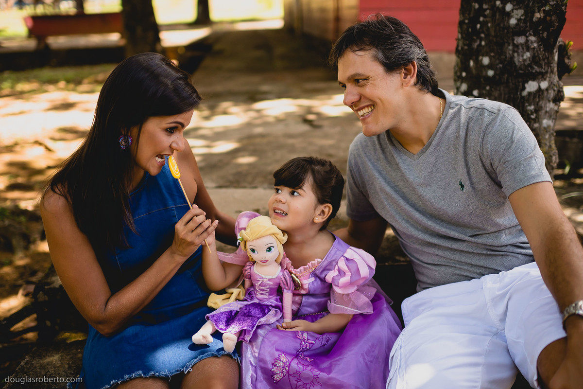 brincando com a mãe