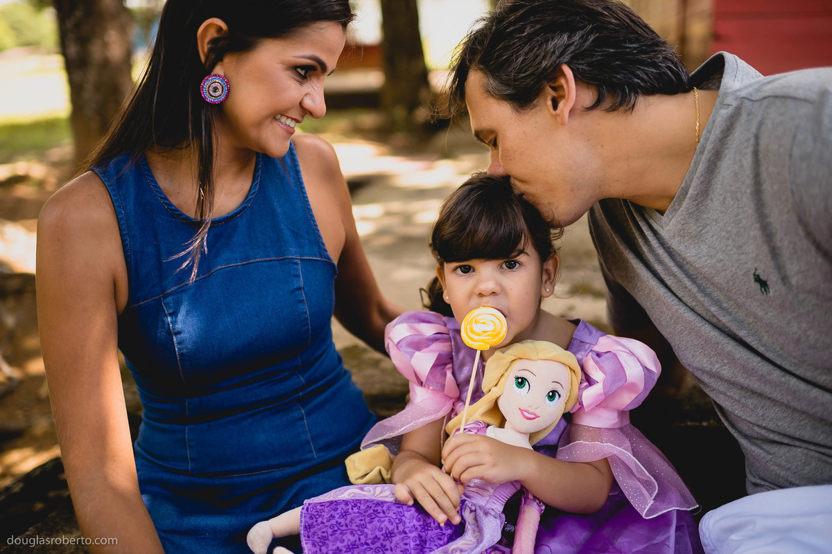 pai beijando a filha