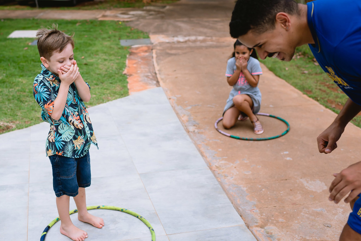 brincando de bambolê 