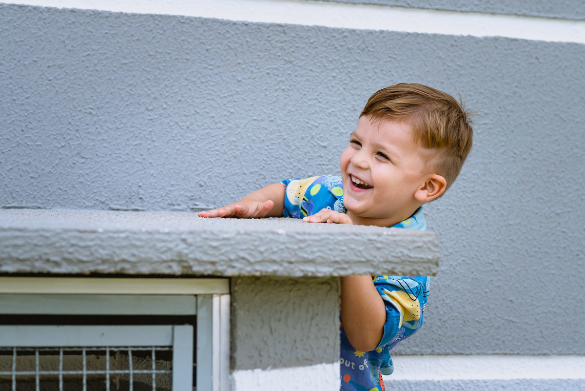 menino sorridente