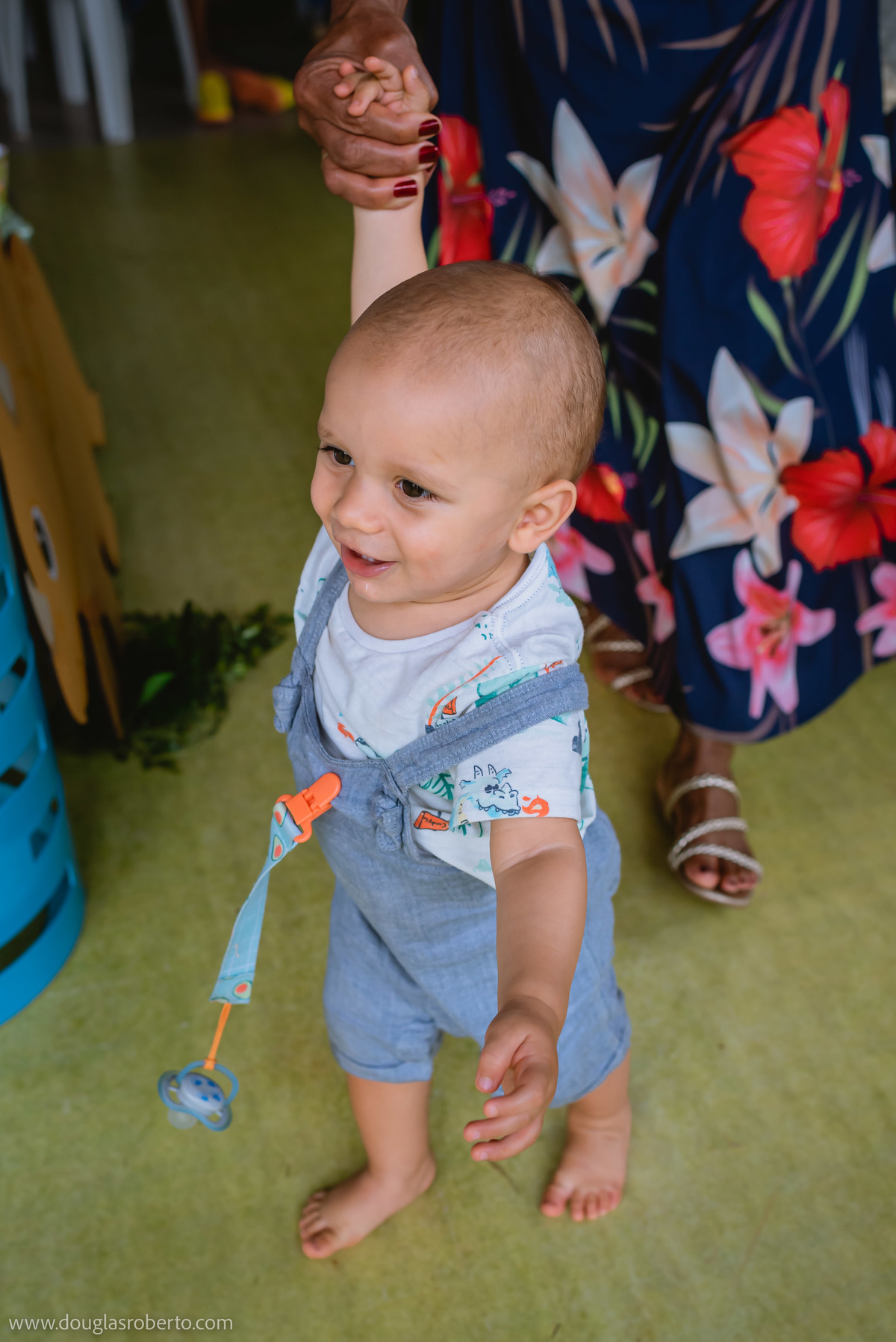 crianças brincando ne festa 