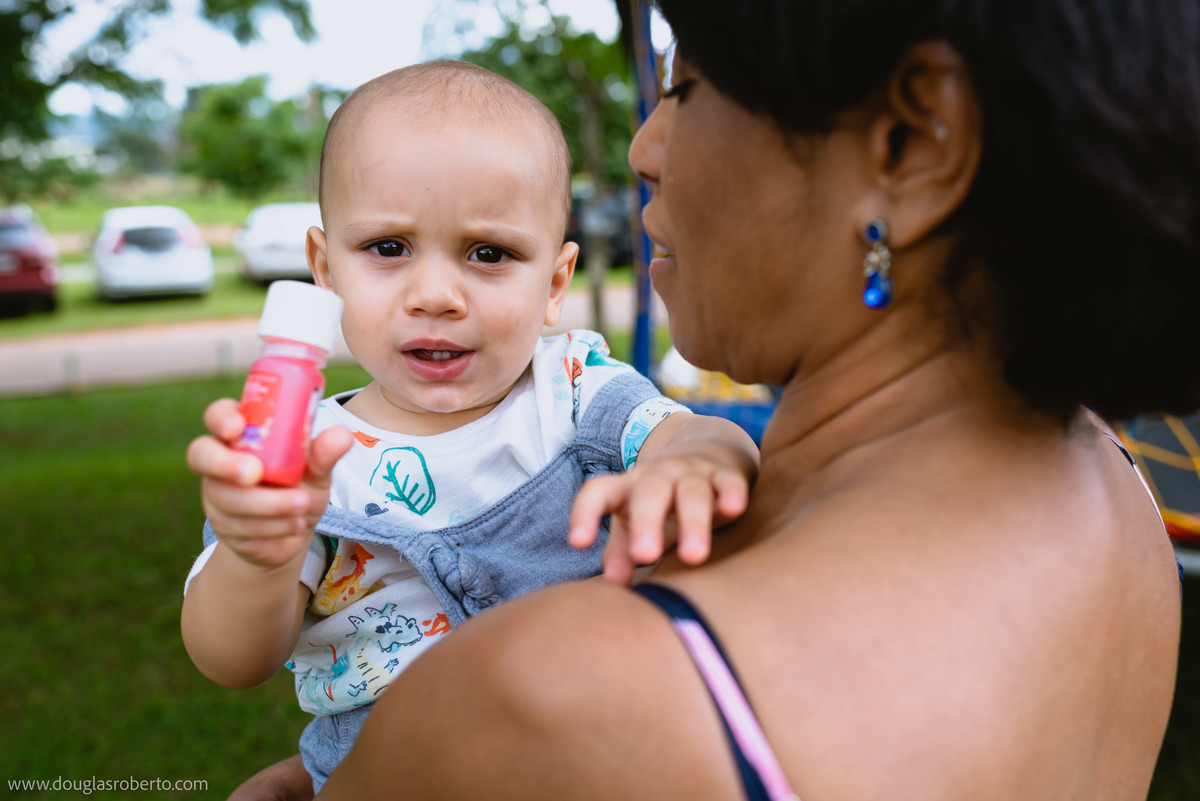 crianças brincando ne festa 
