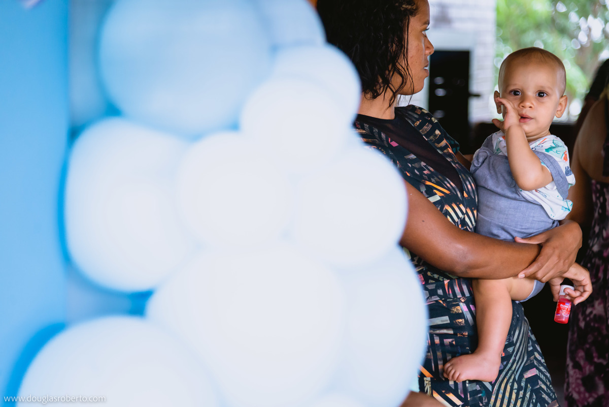 crianças brincando ne festa 