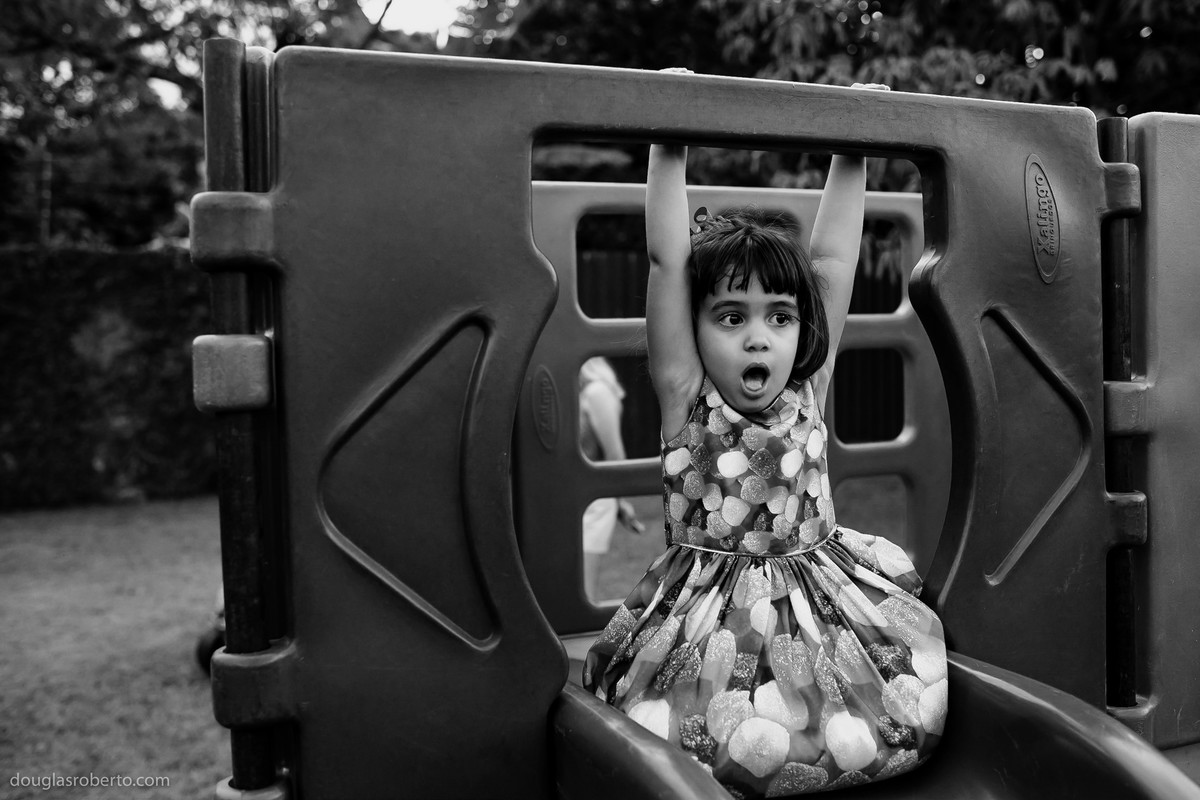 crianças fazendo careta