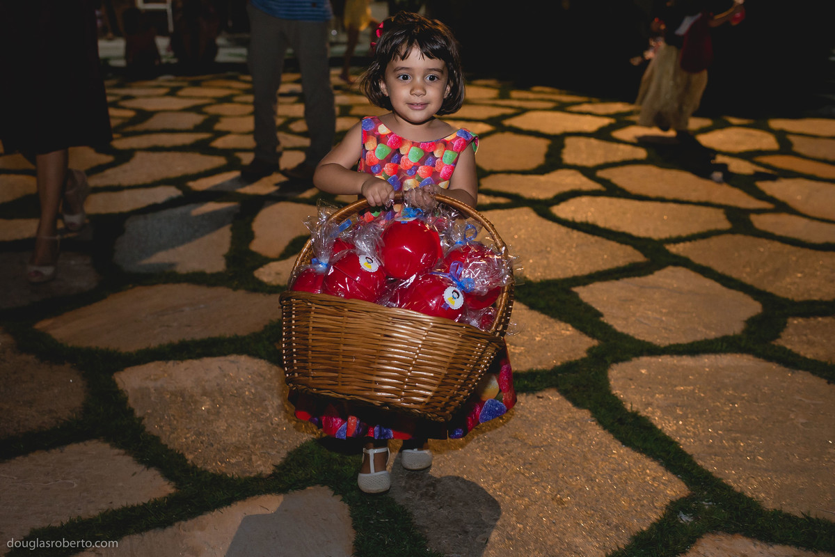 carregando as lembrancinhas