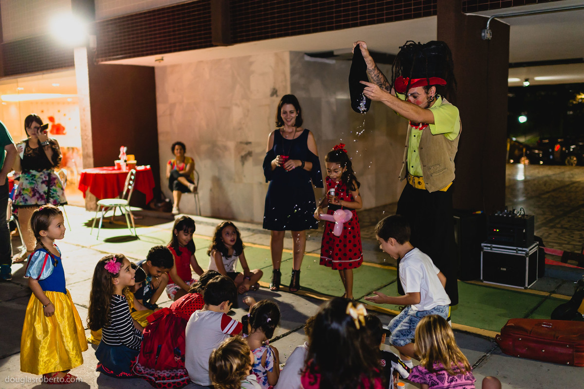 palhaço em festa infantil