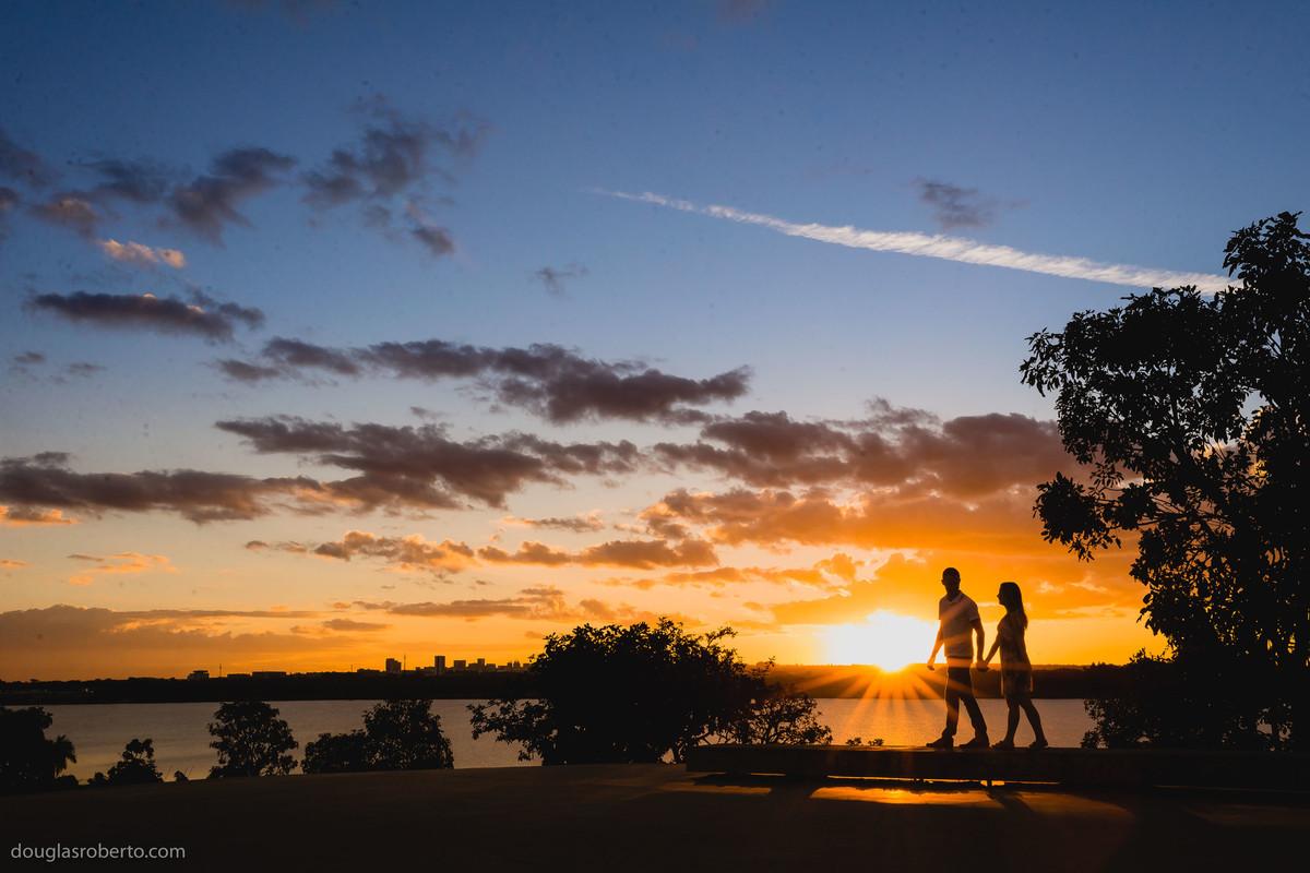 casal no por do sol de brasilia