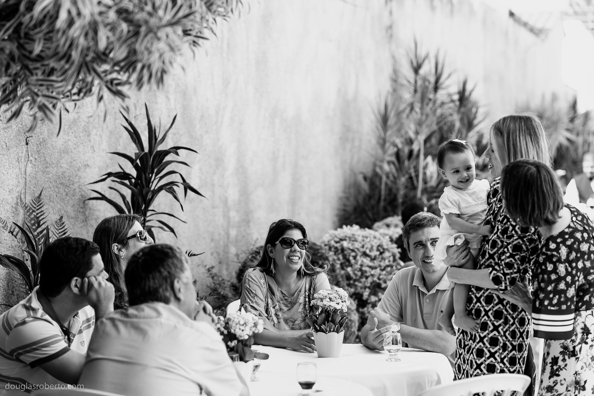 tia brincando com a sobrinha