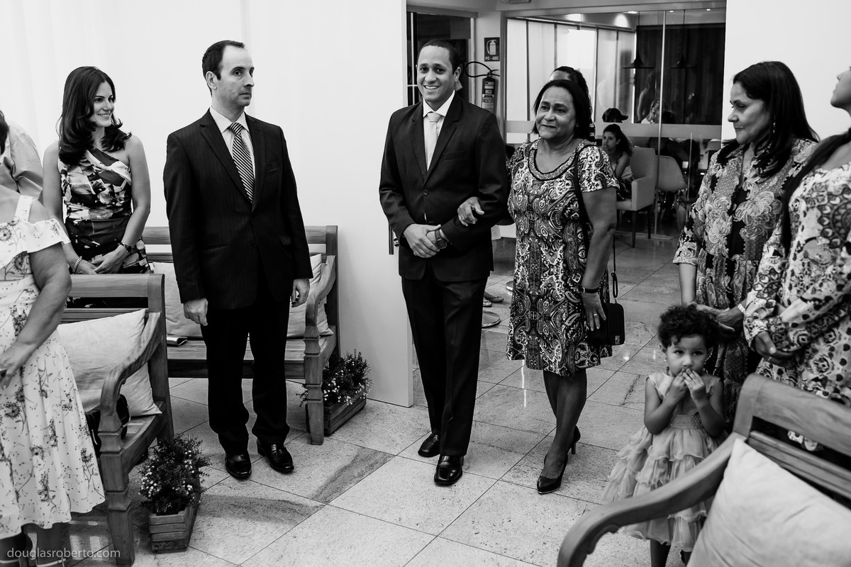 noivo entrando para casar