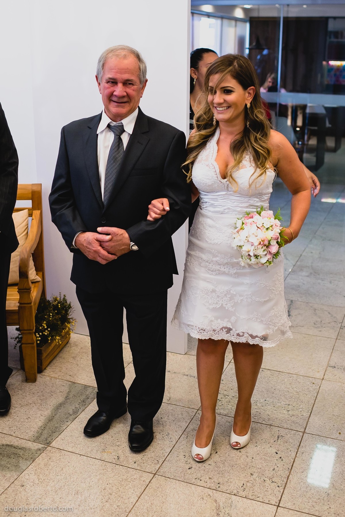 noiva entrando para casar