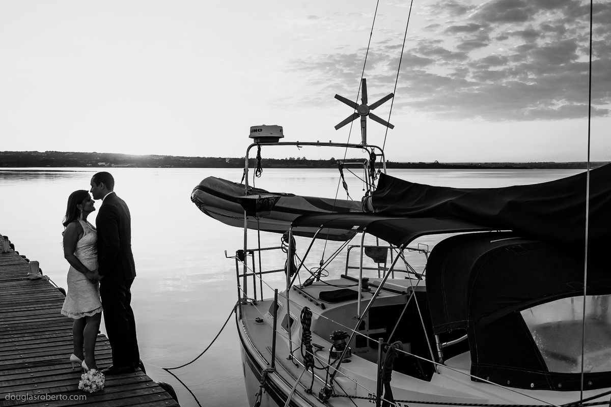 foto de casal no por do sol de brasília
