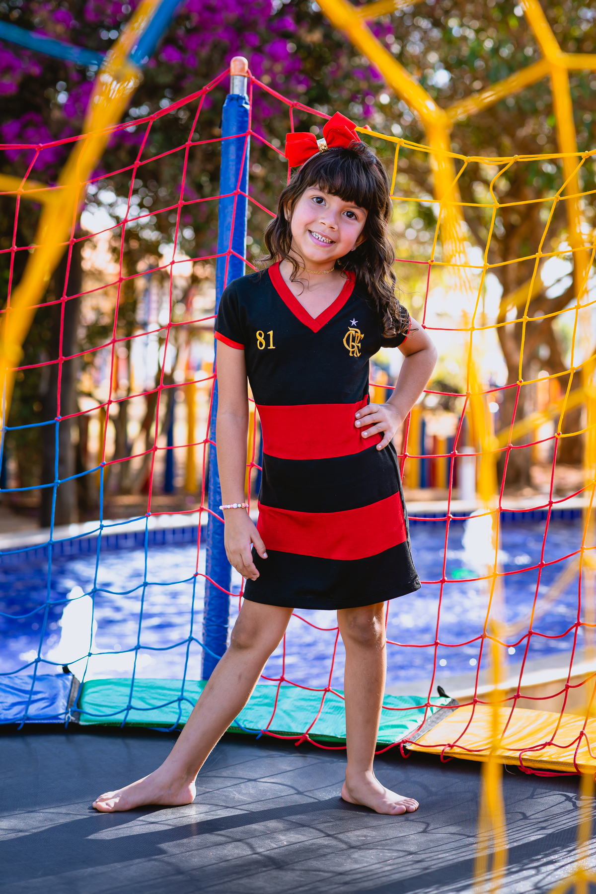 foto de festa infantil brincando no pula pula