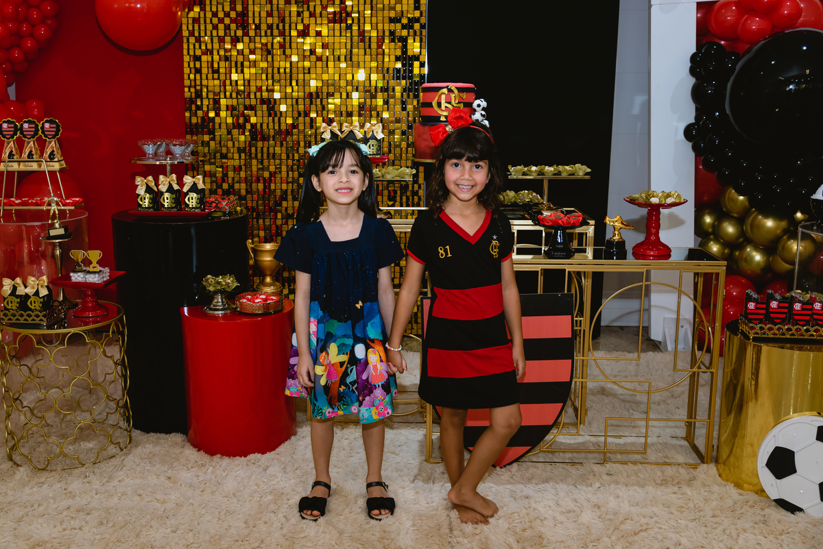 foto de festa infantil foto com a amiga