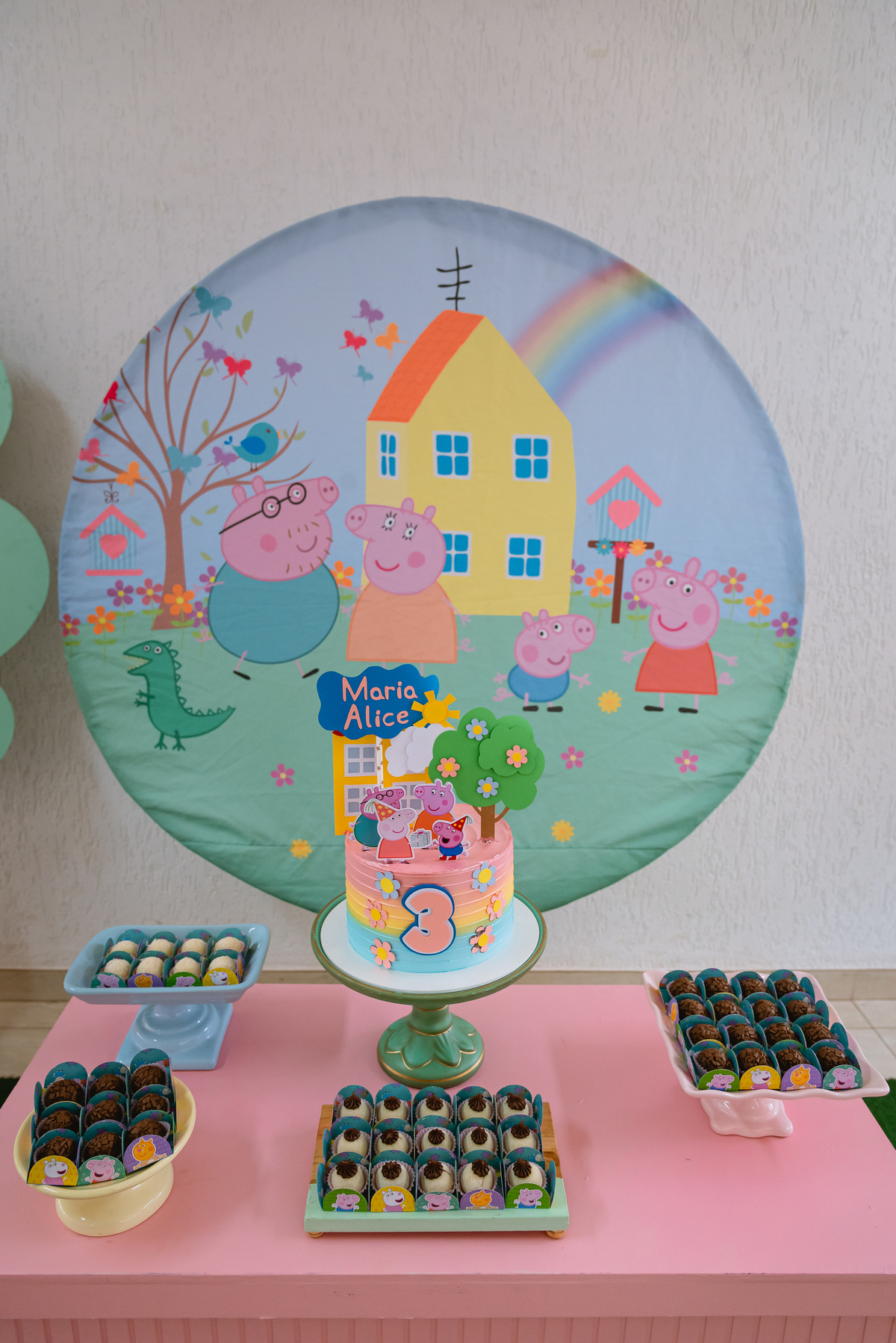 foto de festa infantil  decoração pepa 