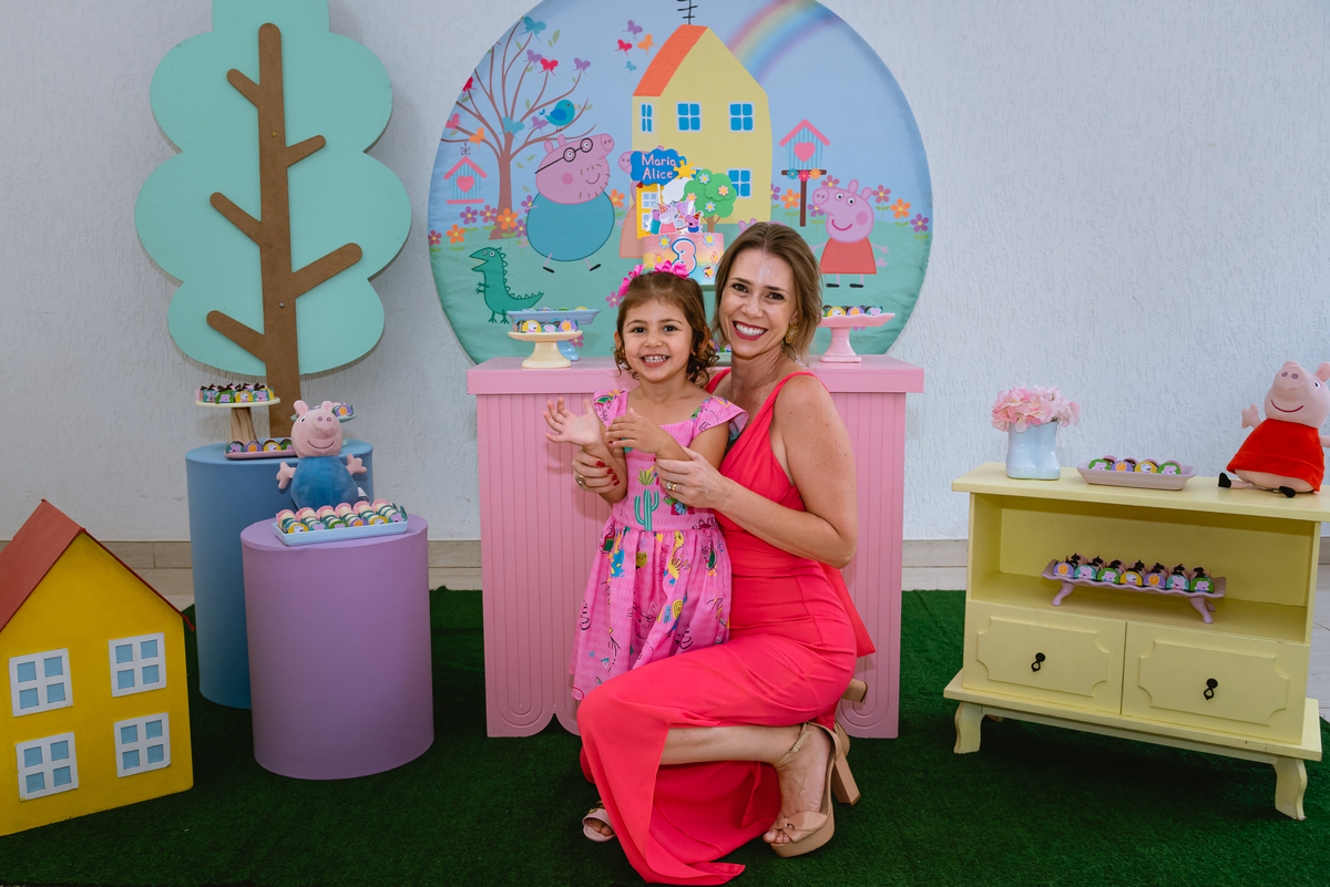 foto de festa infantil foto com a mãe 