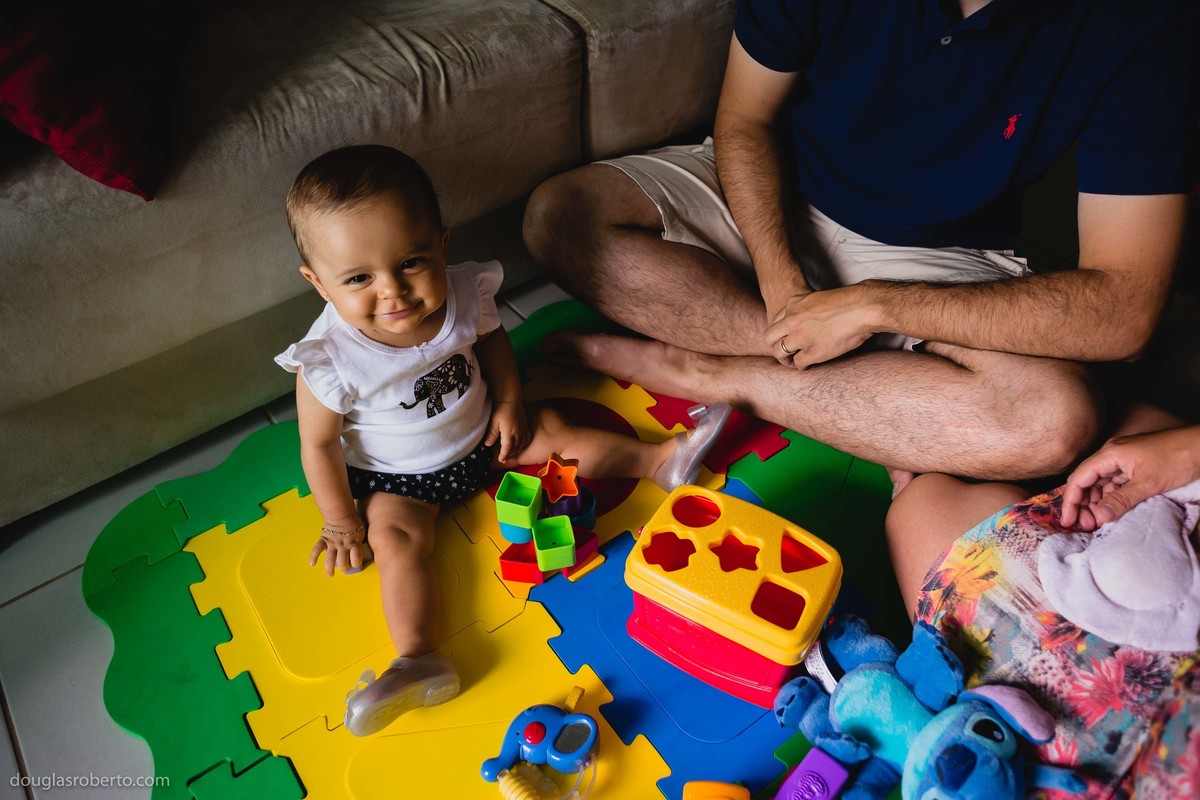 menina fazendo careta