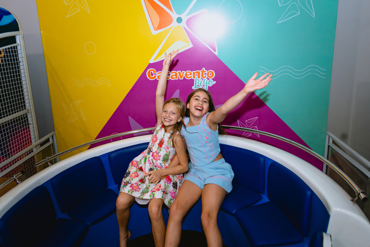 foto de festa infantil meninas no gira gira
