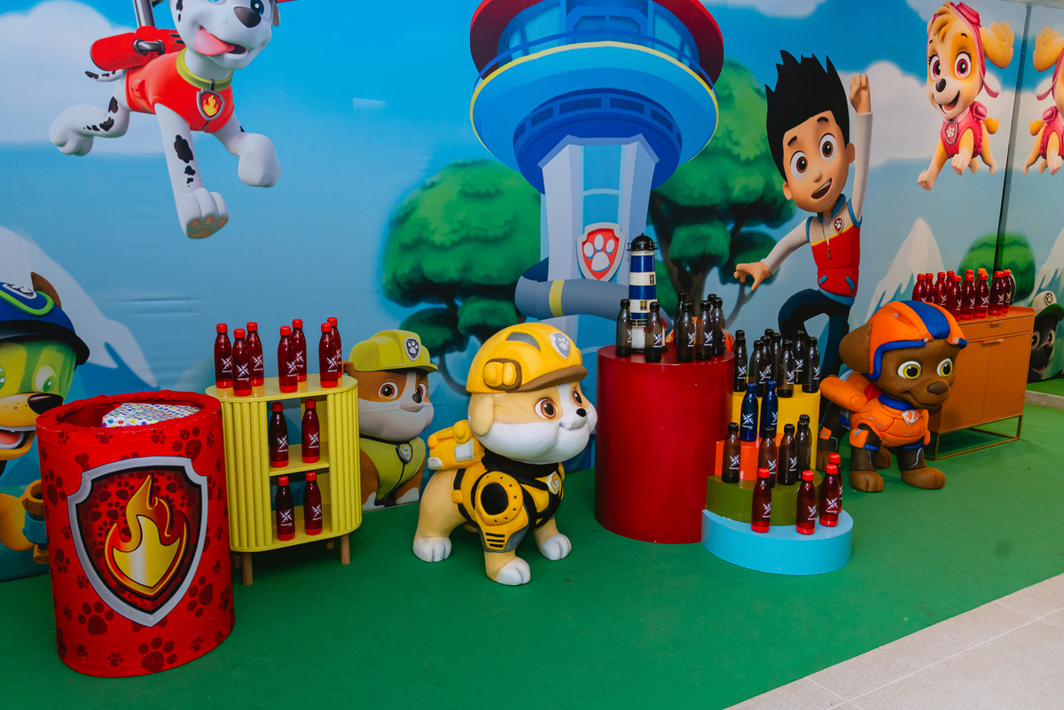 foto de festa infantil mansão catavento lago decoração patrulha canina
