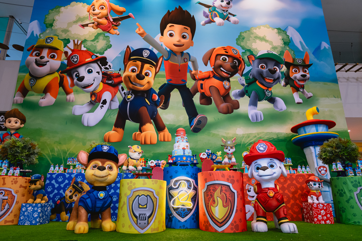 foto de festa infantil mansão catavento lago decoração patrulha canina