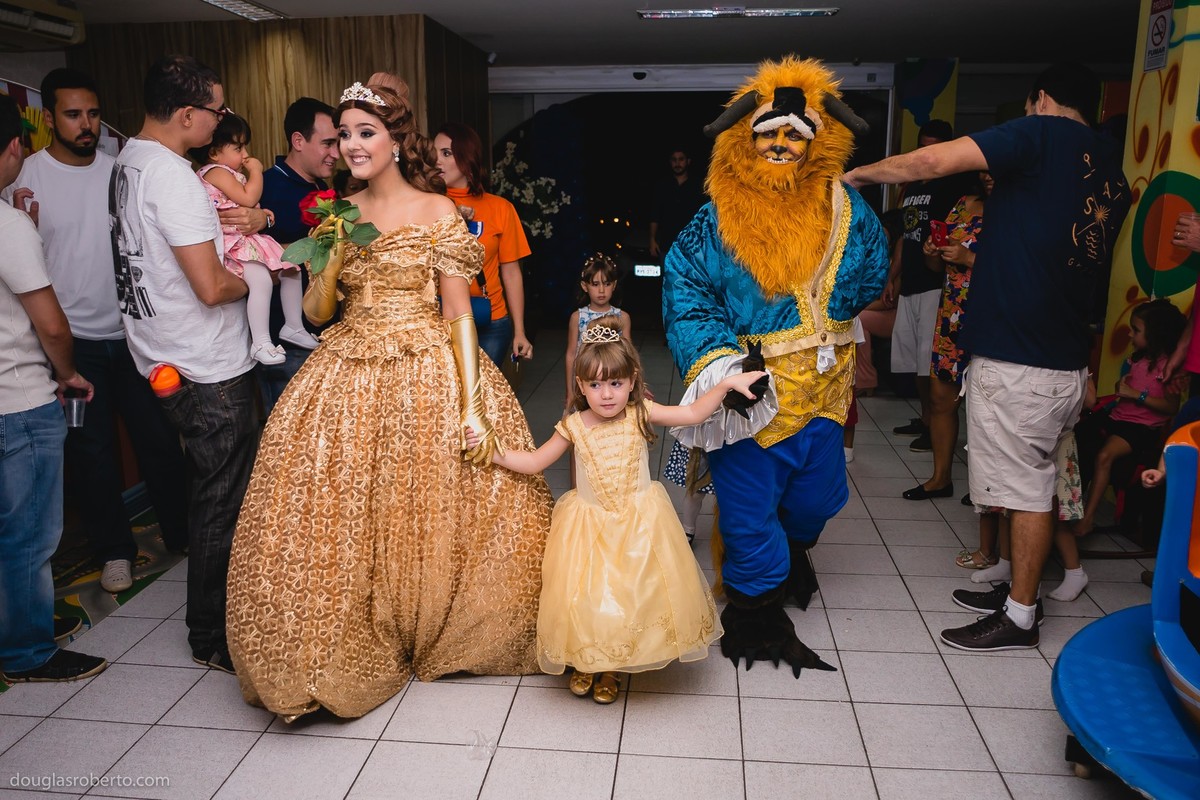 a bela e a fera em festa infantil