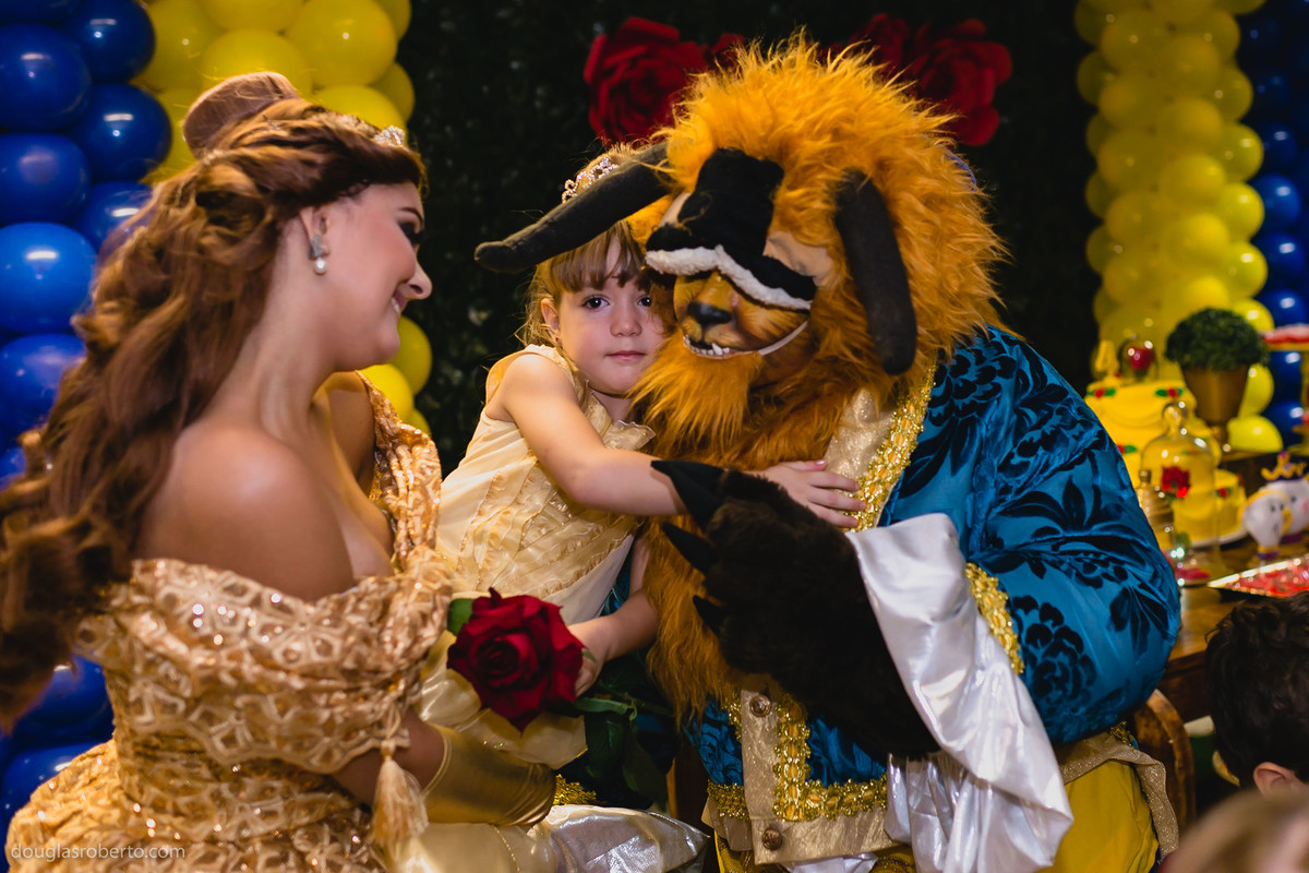 a bela e a fera em festa infantil
