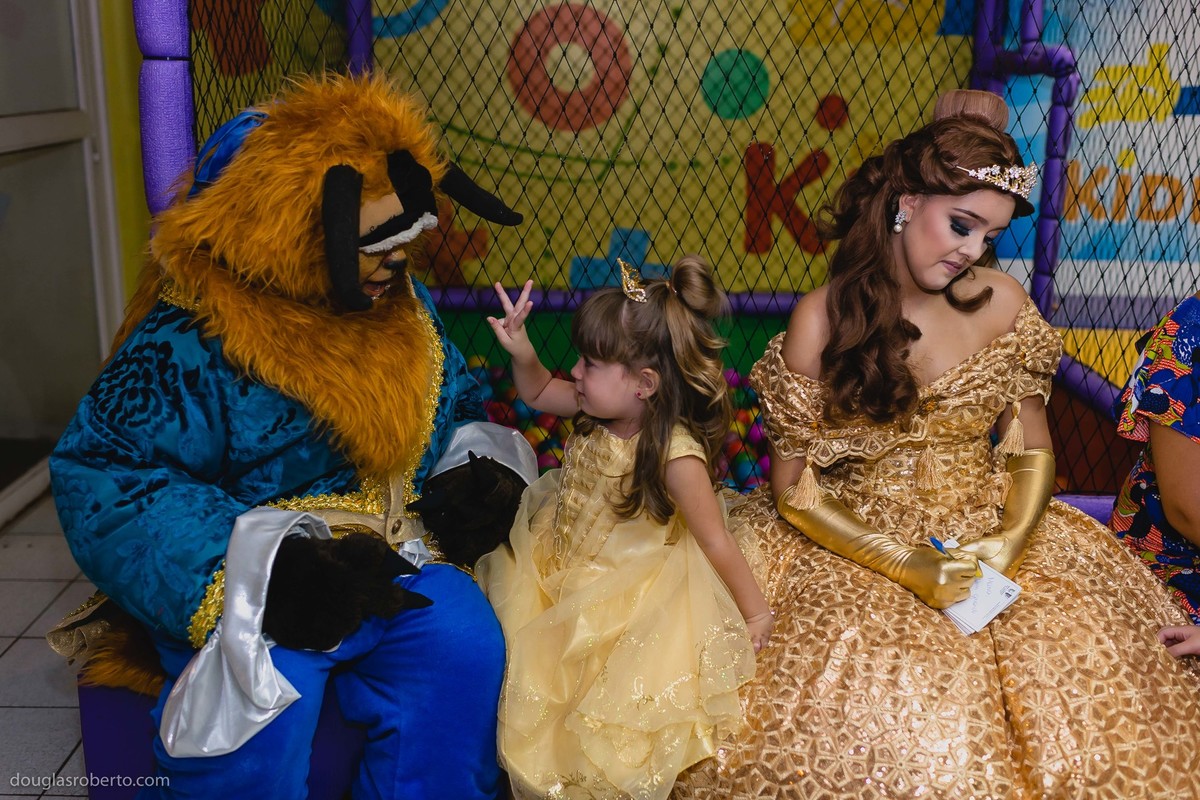 a bela e a fera em festa infantil