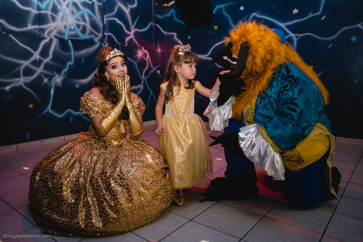 a bela e a fera em festa infantil