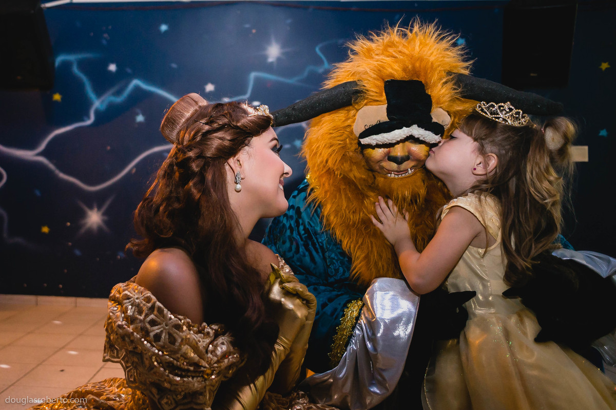 a bela e a fera em festa infantil