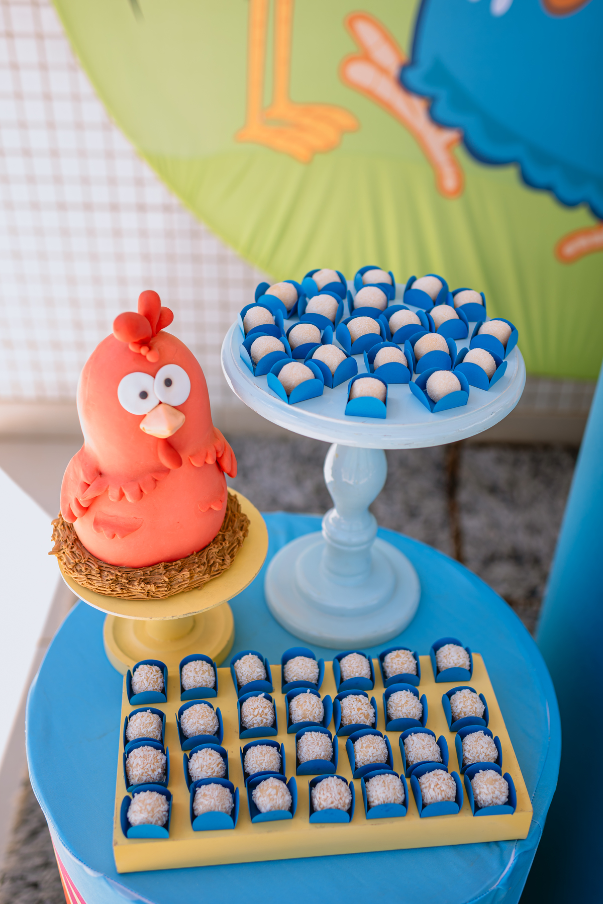 foto de festa infantil decoração galinha pintadinha