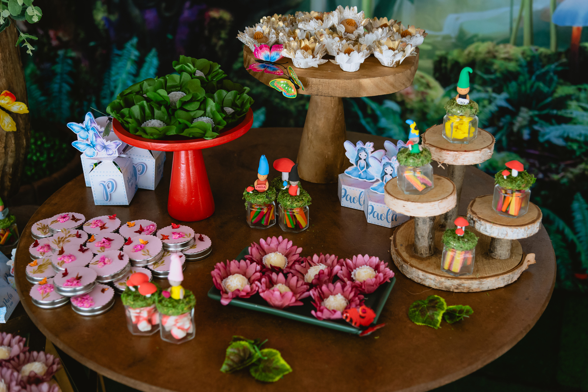 foto de festa infantil decoração floresta