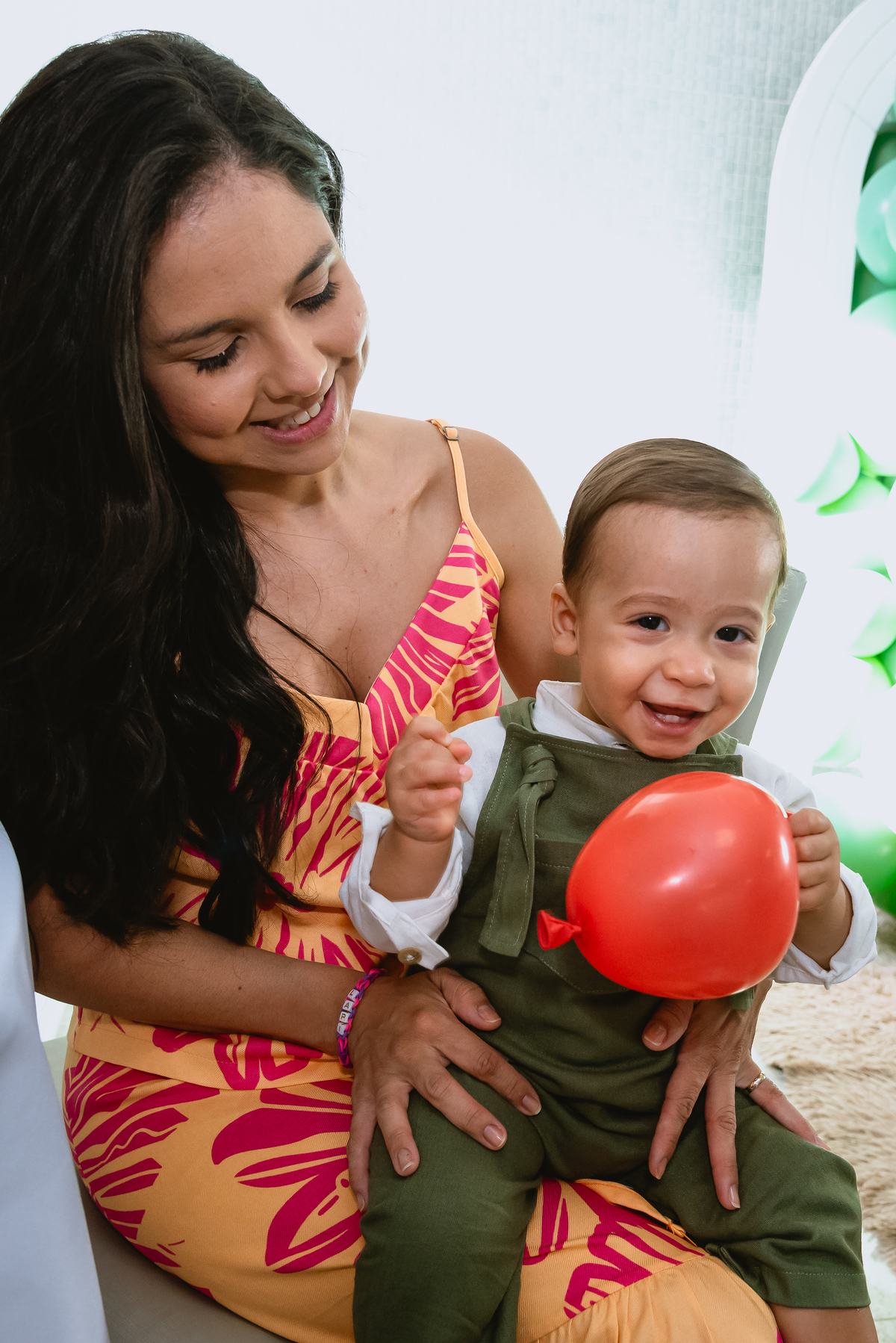 foto de festa infantil menino sorridente